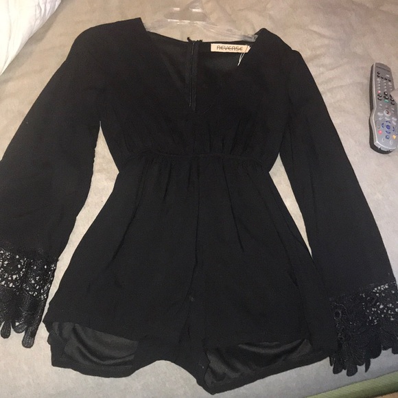Black romper flare detailed sleeves - Picture 1 of 3